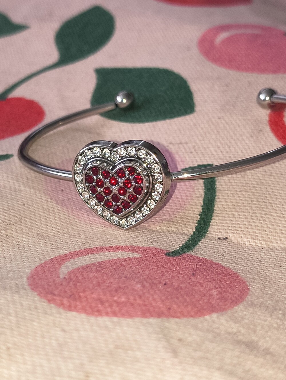 Beautiful Rhinestone Heart Silver Tone Cuff Bangle Bracelet. Estate Find